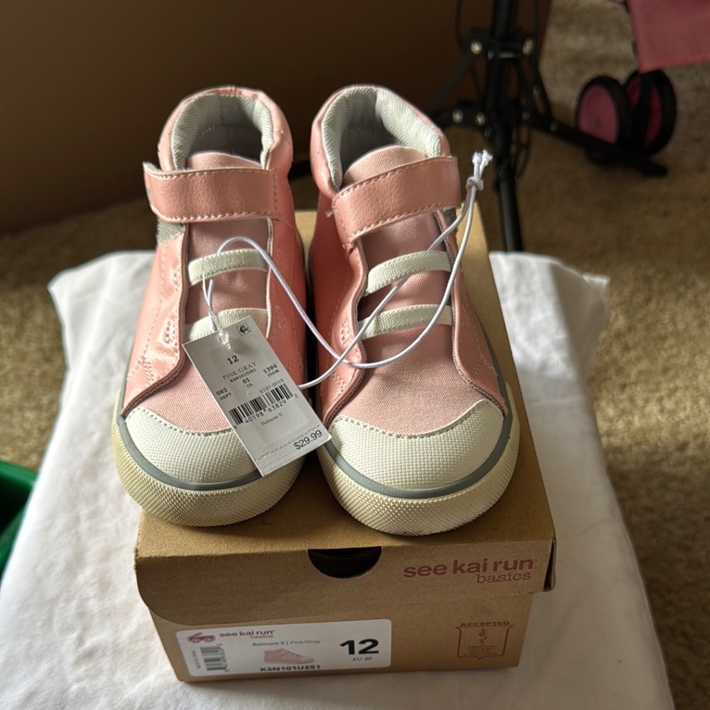 Girls pink shoes
